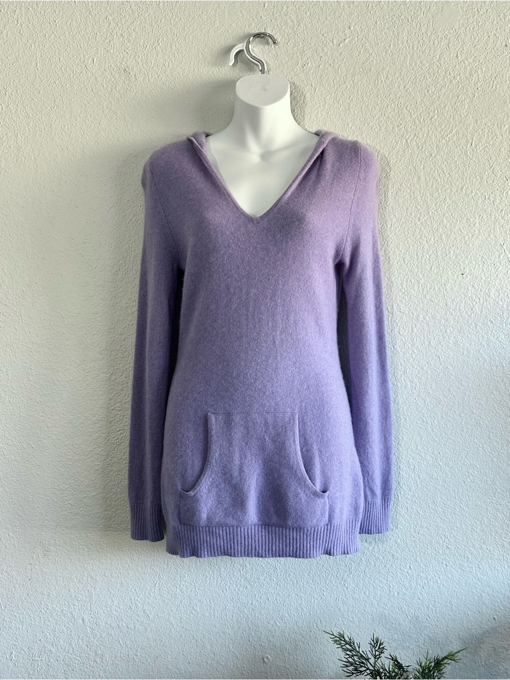 Enzo Mantovani Cashmere Pullover Hooded Sweater Medium Purple V Neck Fuzzy Soft